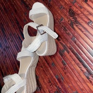 Crème and white wedges